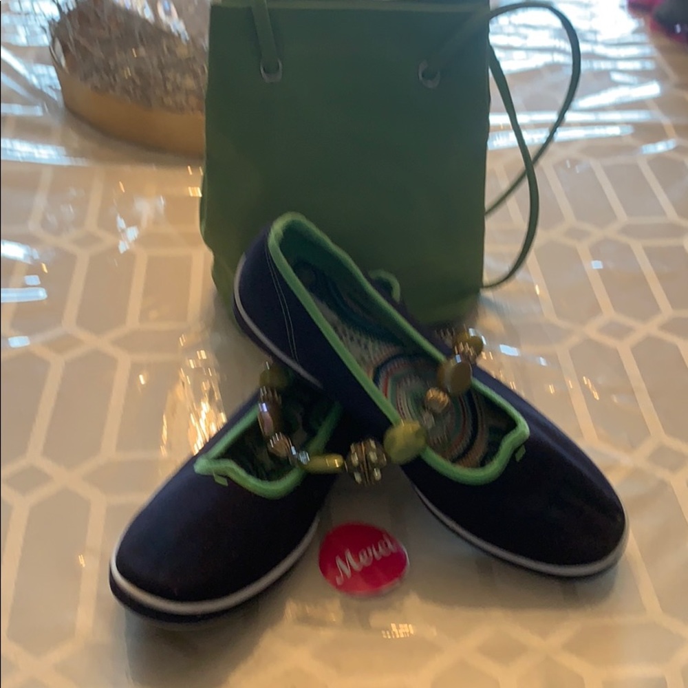 👒Grasshopper Navy tennis shoes w green trim 9🌸